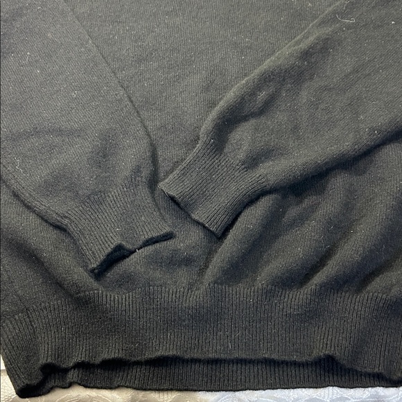 Lyle & Scott  cashmere  pullover color black  V-Neck Sweater - Picture 7 of 16